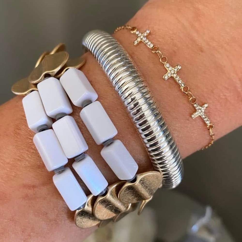 NEW Gold Cross Bracelet - Picture 4 of 9